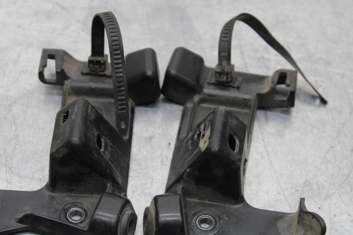 2007 Yamaha YZF R6 FRAME TO FAIRING BRCKET MOUNT PAIR SET BB590