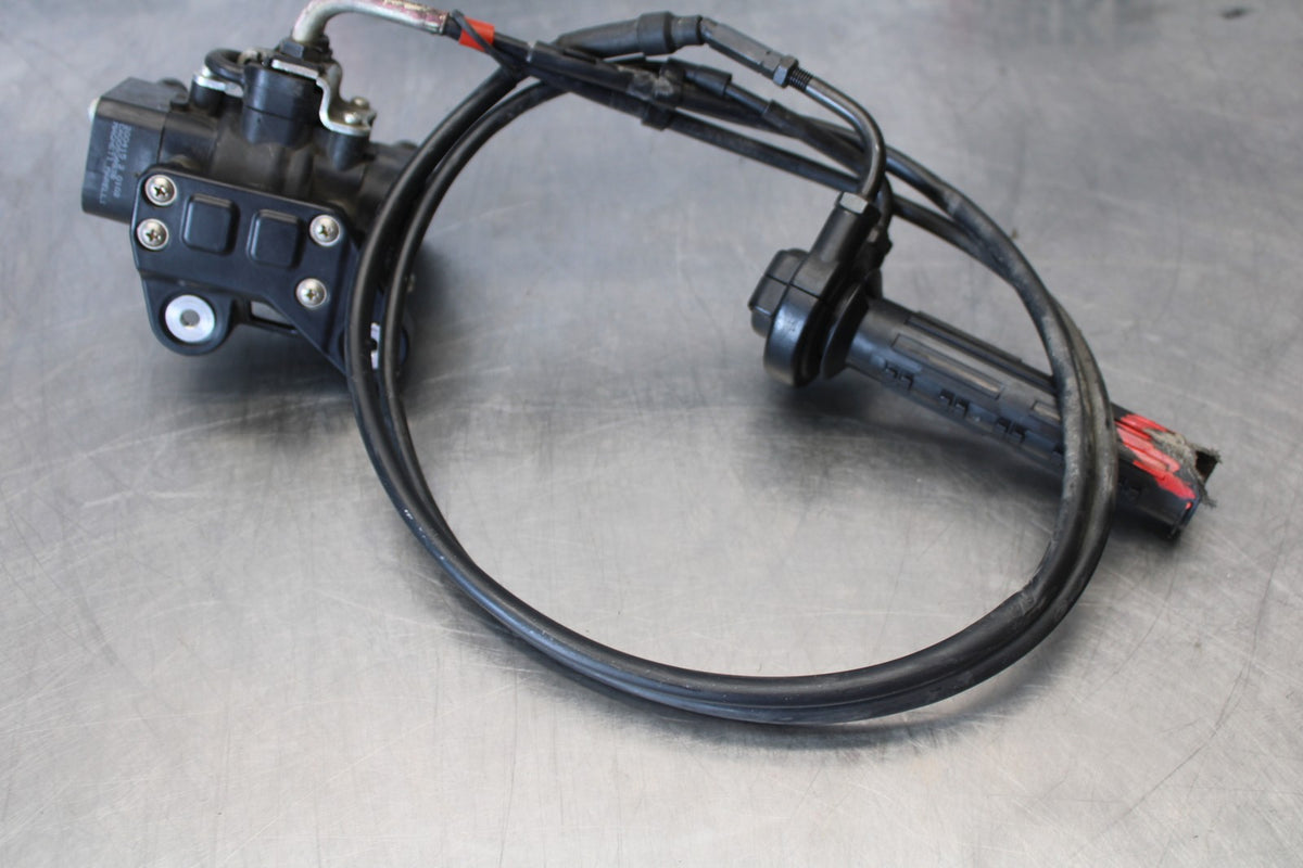 16 APRILIA TUONO V4 1100 RIGHT THROTTLE GRIP THROTTLE CABLES/ ACCELERATOR BB905