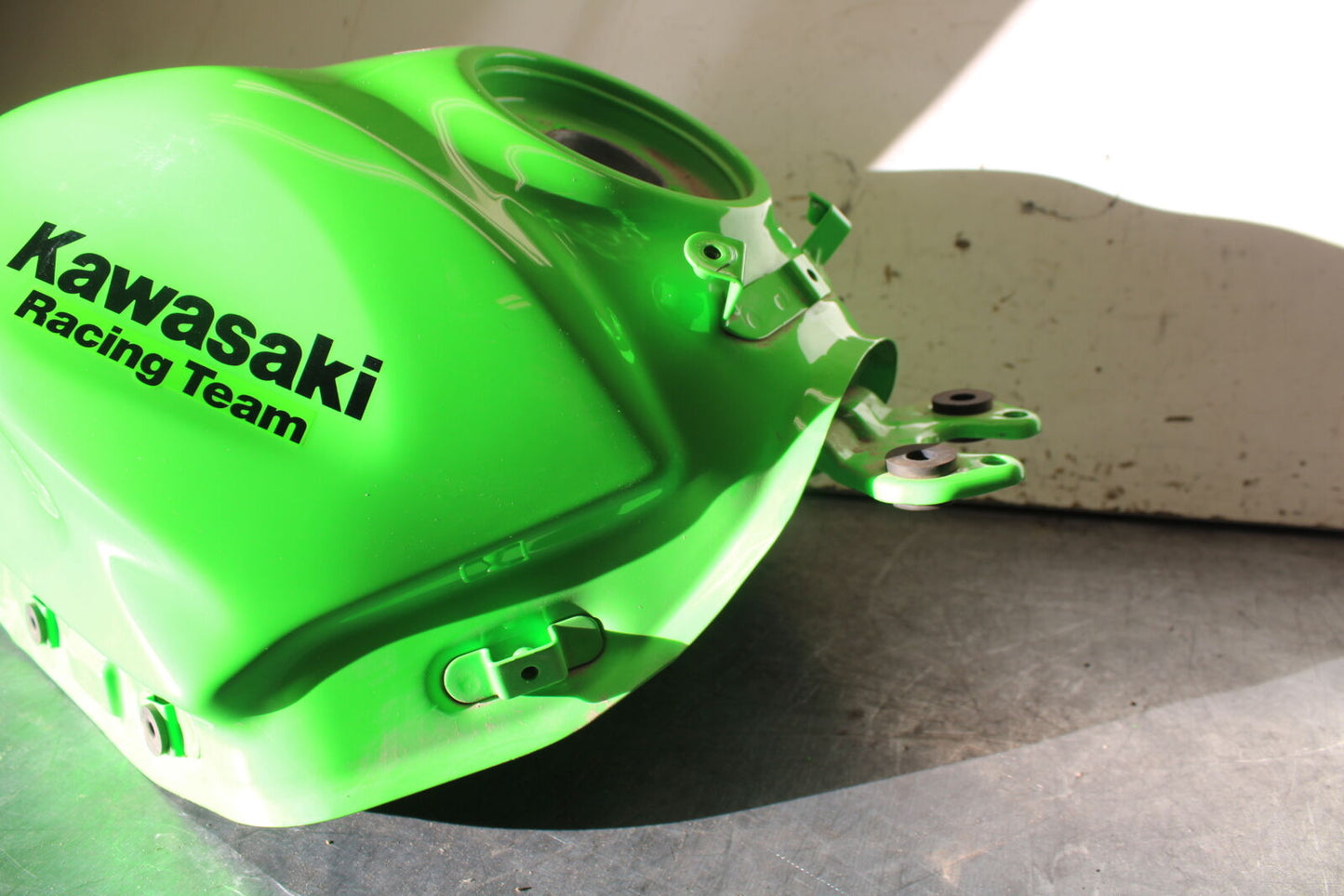 18-24 KAWASAKI NINJA 650 GAS TANK FUEL CELL PETROL RESERVOIR BB725