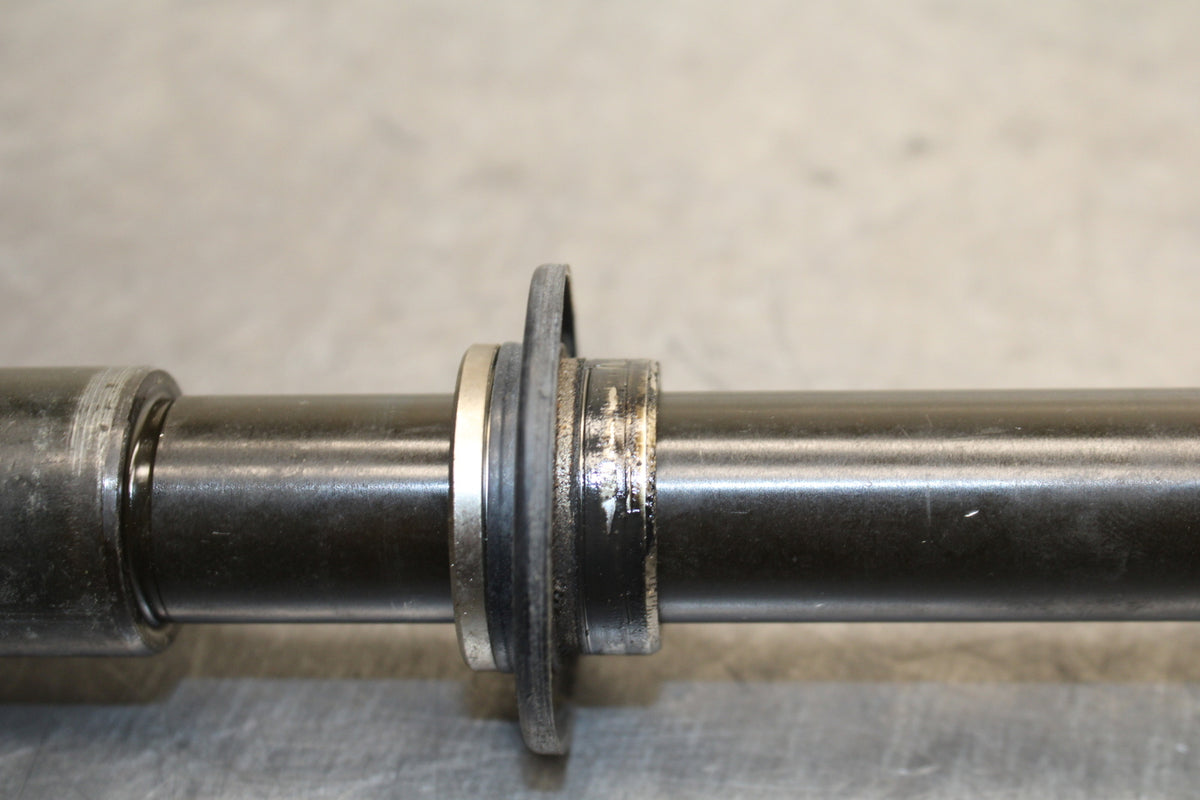 05 YAMAHA YZF R6  FRONT WHEEL RIM AXLE PIVOT BOLT BB132