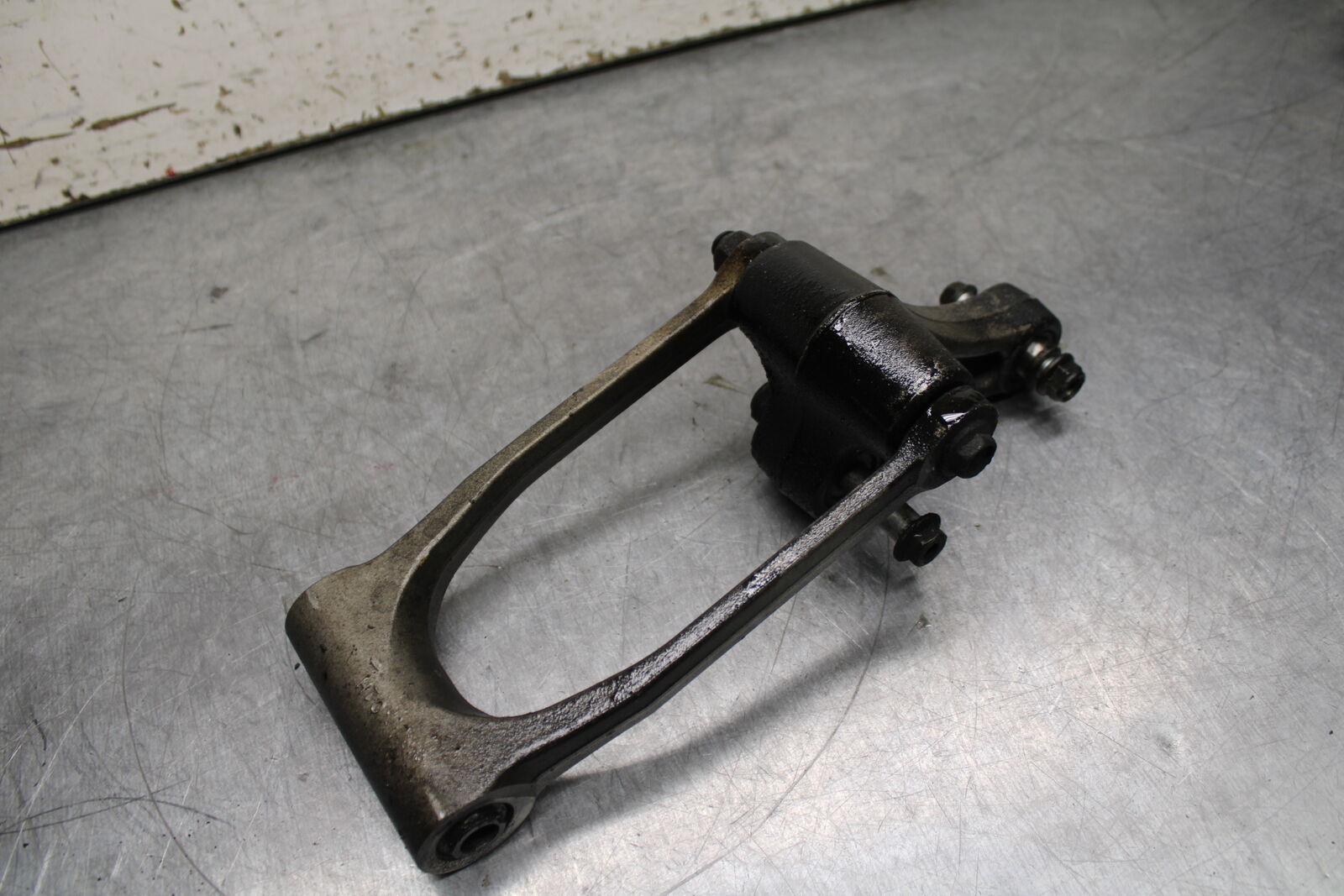 06-07 SUZUKI GSXR 600 REAR DOGBONE SHOCK LINKAGE LINK BB737