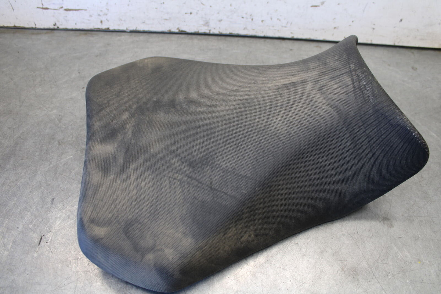 11-24 SUZUKI GSXR750 FRONT DRIVERS SEAT PAD SADDLE PILLION BB687