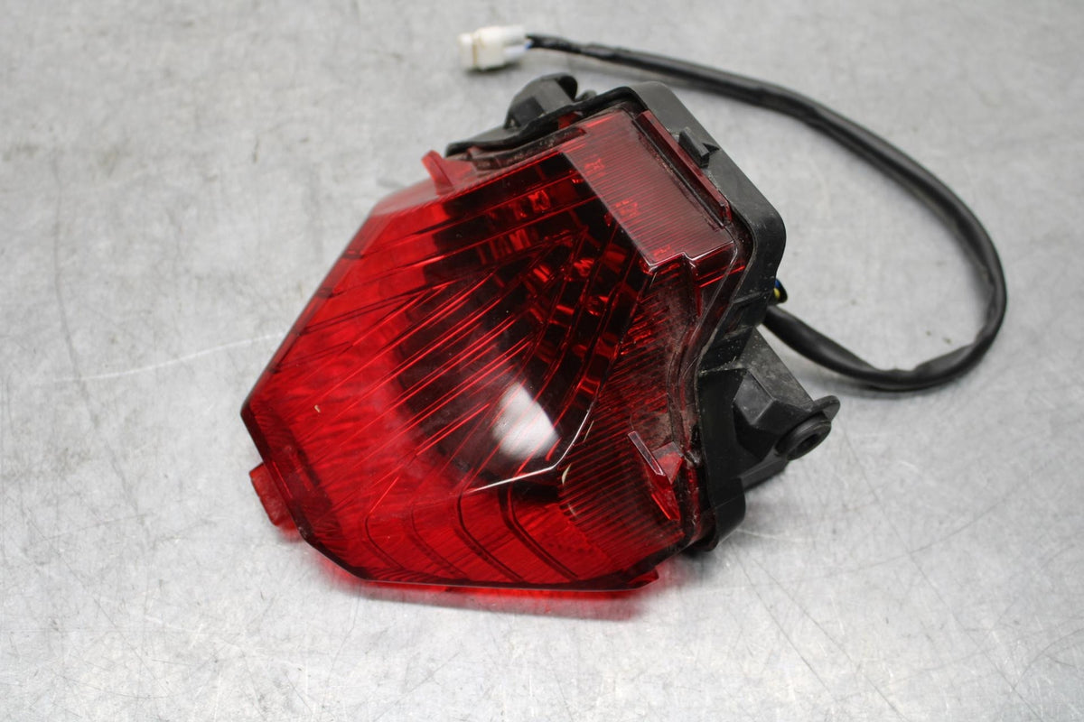 19 YAMAHA YZF R3 REAR TAIL TAILLIGHT BACK BRAKE LIGHT BB56