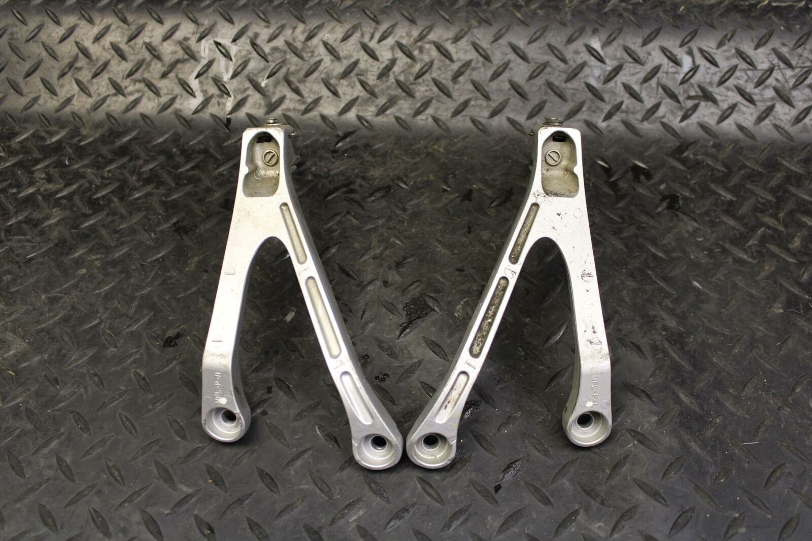 12-16 HONDA CBR1000RR REAR BACK PASSENGER PEG SET PAIR BB176