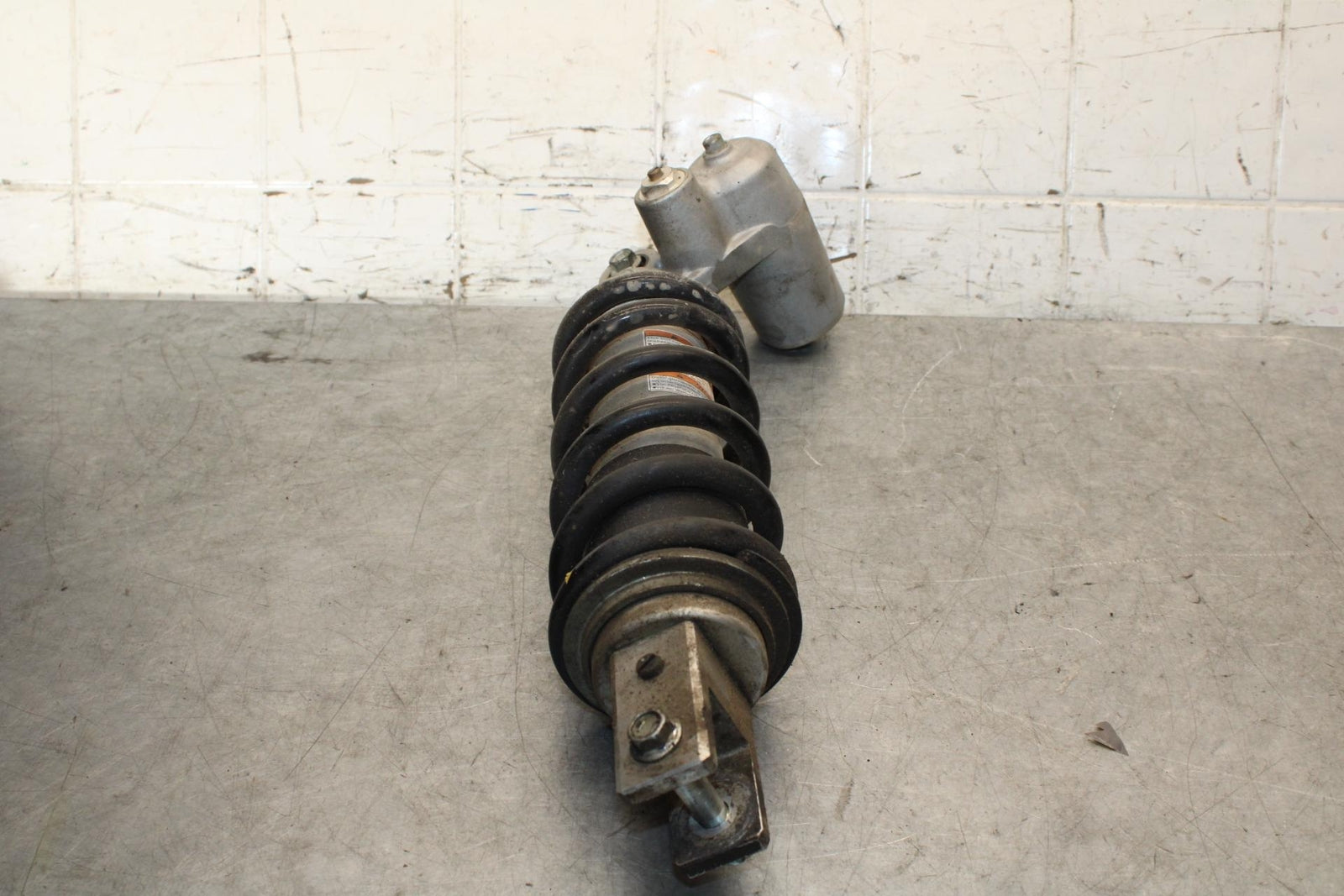 2001 Suzuki GSXR600 REAR BACK SHOCK ABSORBER SUSPENSION 62100-39F10  BB59