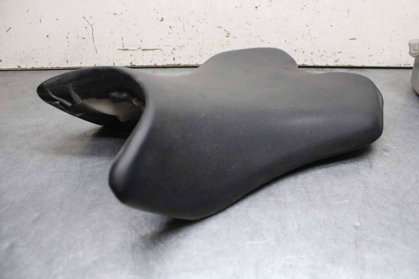 07-08 YAMAHA YZF R1 FRONT DRIVERS SEAT PAD SADDLE PILLION BB724