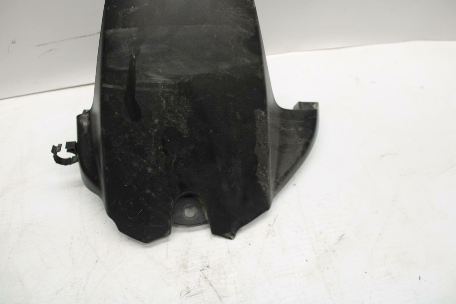 08-09 SUZUKI GSXR600 REAR BACK WHEEL TIRE HUGGER FENDER 63112-37H00-019 BB262