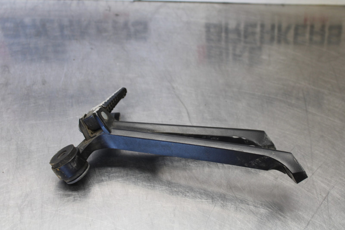 18 SUZUKI GSXR750 RIGHT REAR BACK PASSENGER PEG BB891