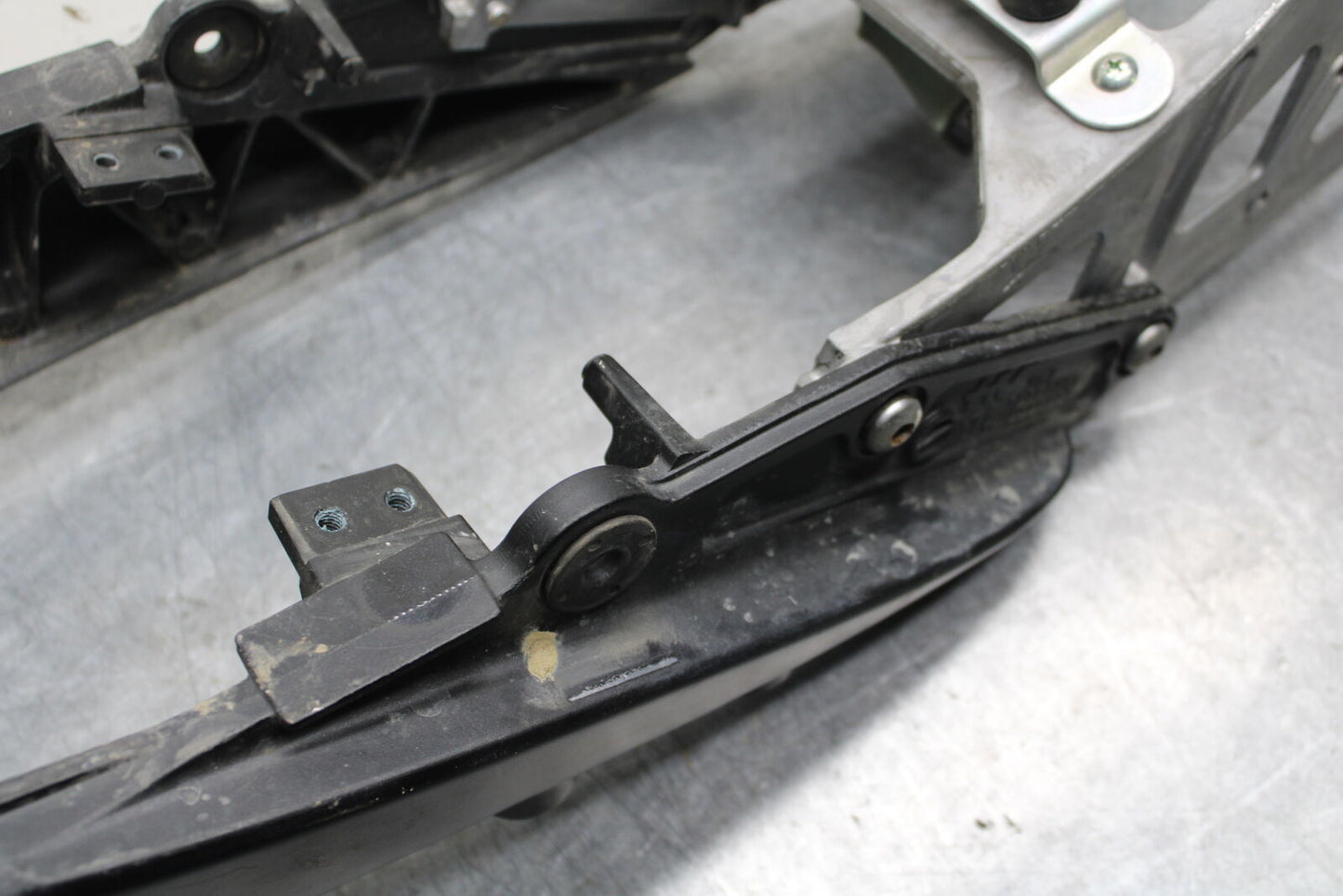 06-07 SUZUKI GSXR750 REAR SUBFRAME SUB FRAME 41211-01H00-YAP 41231-41G10 BB670