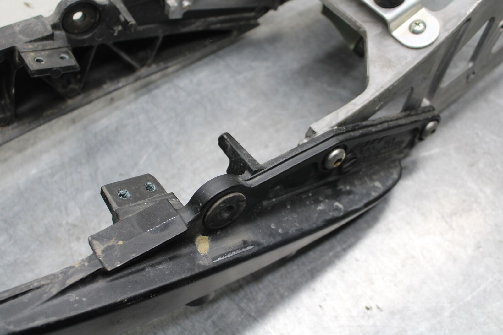 06-07 SUZUKI GSXR750 REAR SUBFRAME SUB FRAME 41211-01H00-YAP 41231-41G10 BB670