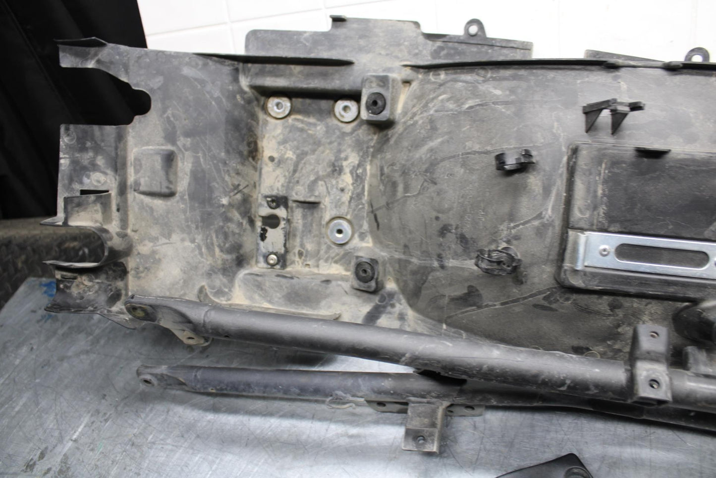 07-08 KAWASAKI CONCOURS 1400 ABS REAR BACK TAIL SUBFRAME SUB FRAME BB449