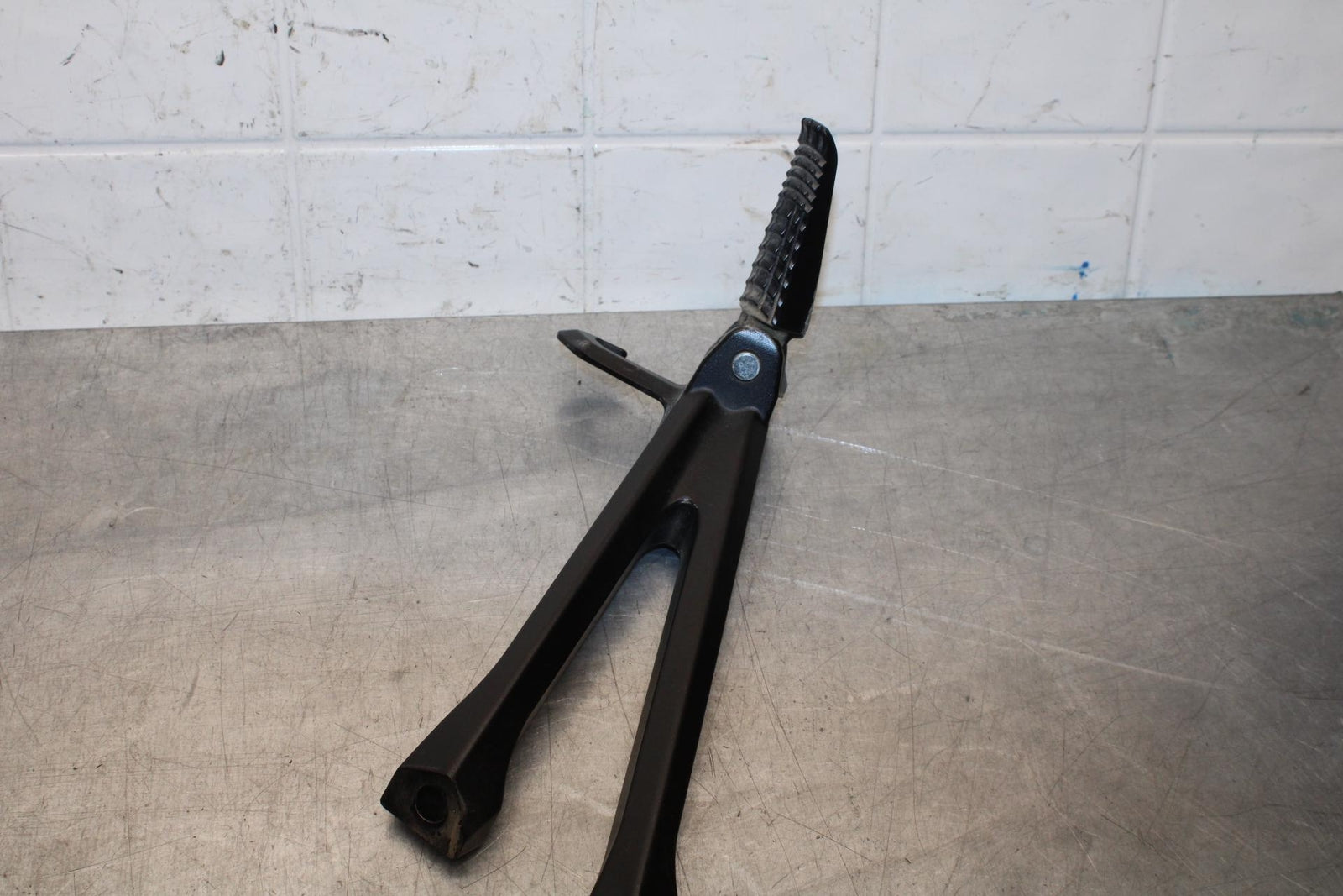 2015 Suzuki GSXR750 LEFT REAR BACK PASSENGER PEG BB595