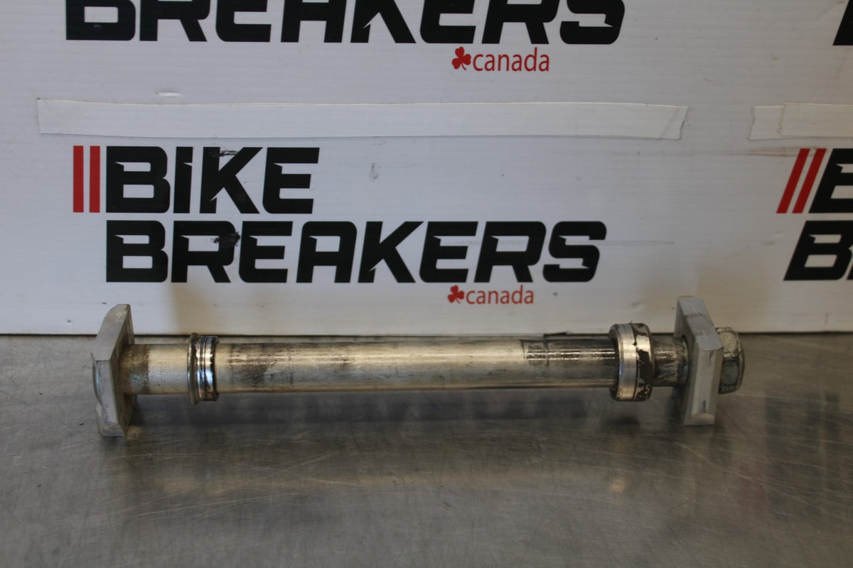 18 SUZUKI GSXR750 REAR AXLE BACK WHEEL RIM PIVOT BOLT AXEL BB891