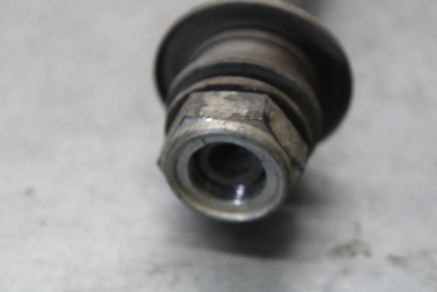 05-09 SUZUKI BOULEVARD C90 REAR AXLE BACK WHEEL RIM PIVOT BOLT AXEL BB692