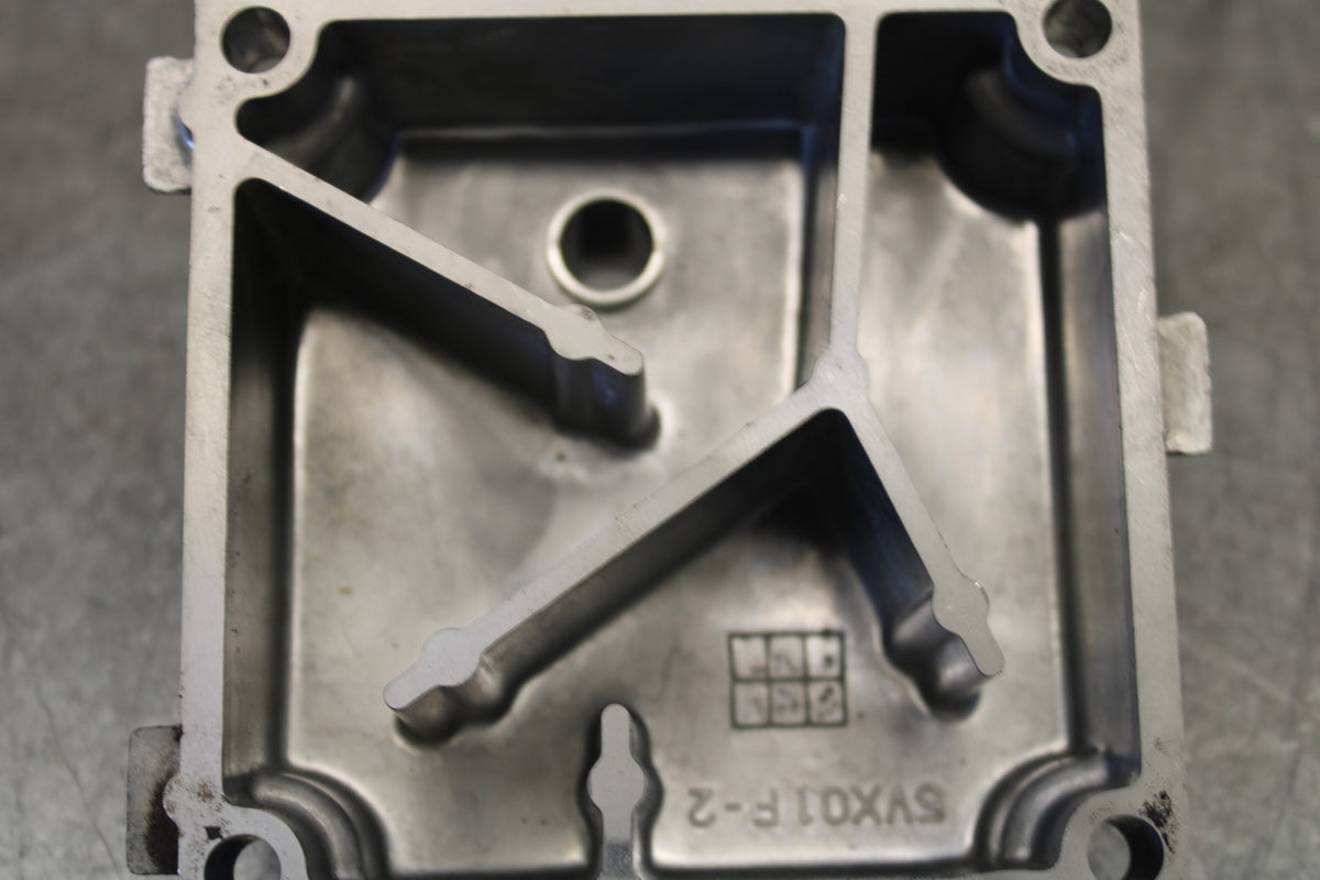 08-09 YAMAHA YZF R6S ENGINE MOTOR CRANKCASE COVER  BB690