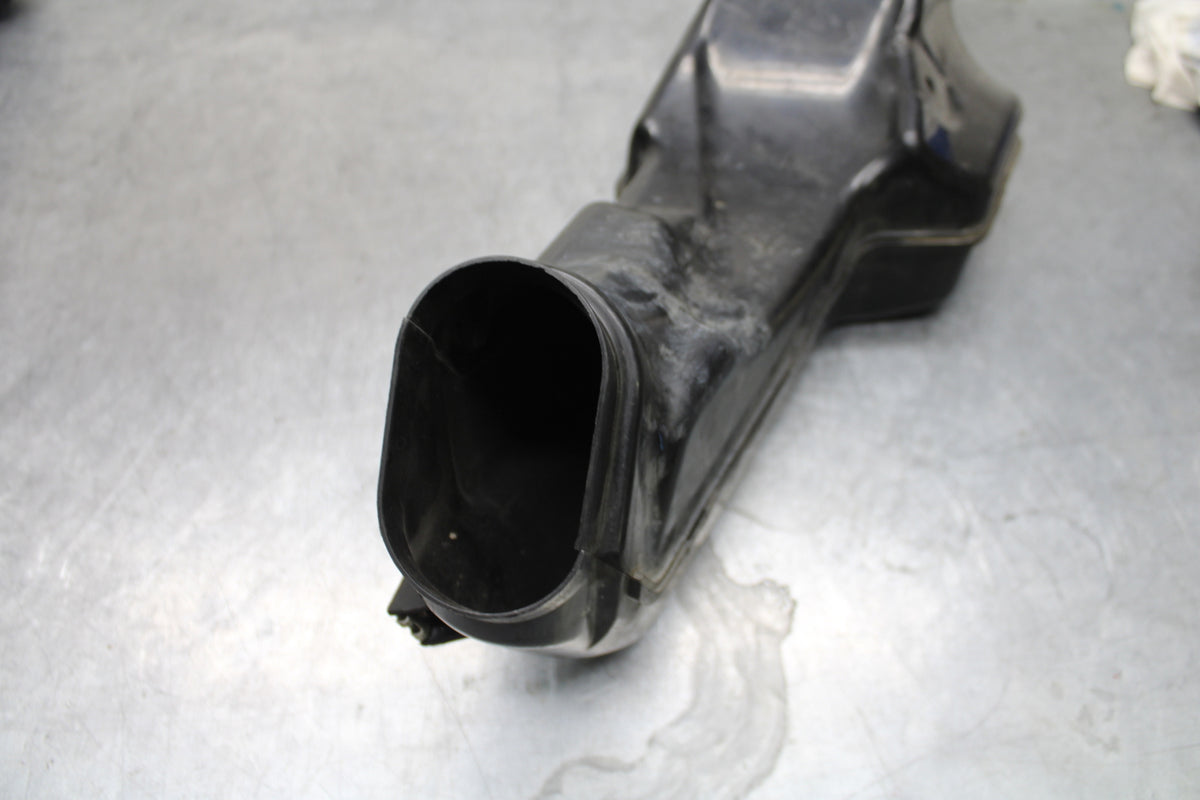 08-10 SUZUKI GSXR 600 RIGHT LEFT AIR INTAKE DUCTS BB132
