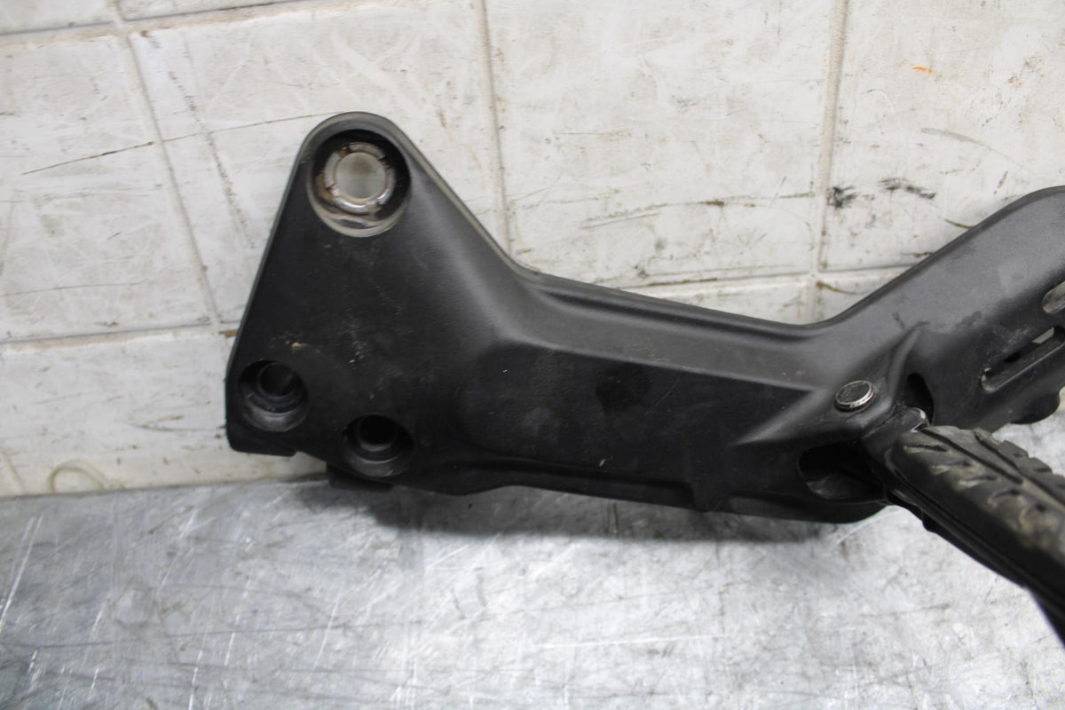22-23 HUSQVARNA VITPILEN 401 LEFT REARSET REAR SET DRIVER FOOT PEG BRACKET BB541