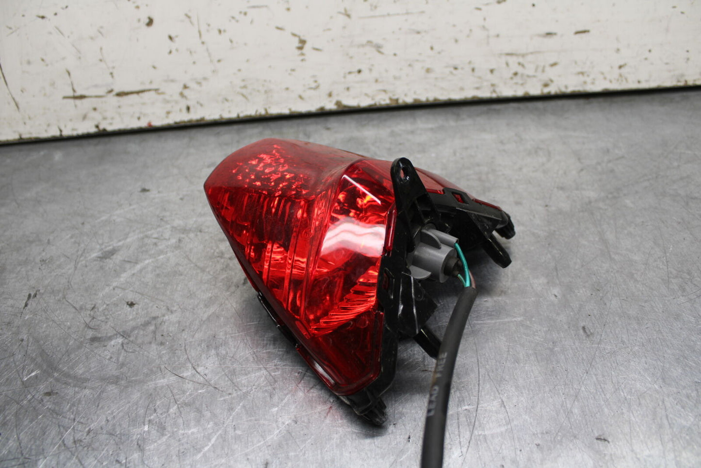 15-16 HONDA CB300F REAR TAIL TAILLIGHT BACK BRAKE LIGHT BB740