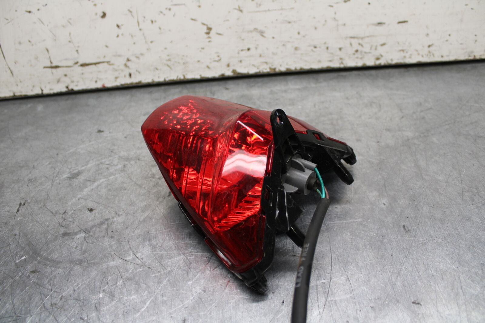 15-16 HONDA CB300F REAR TAIL TAILLIGHT BACK BRAKE LIGHT BB740