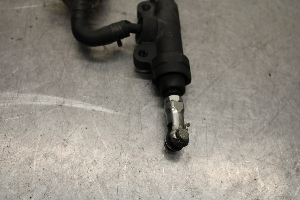 16 KAWASAKI NINJA ZX10R REAR BRAKE MASTER CYLINDER W RESERVOIR 43015-0640 BB650