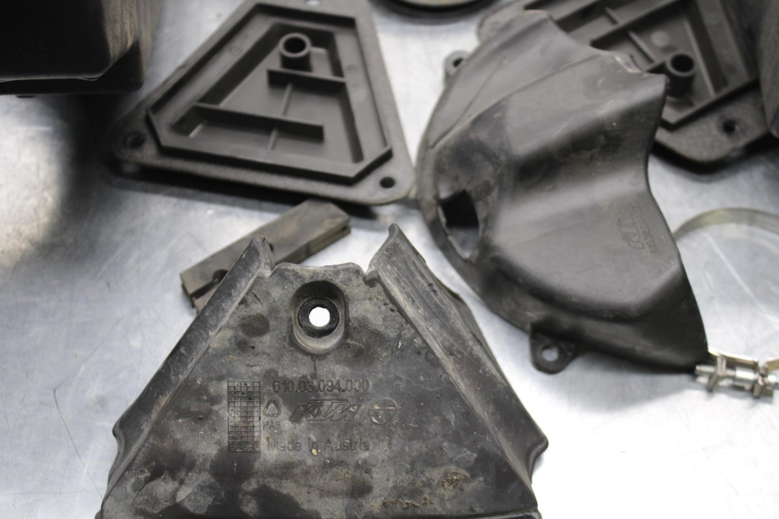 07-11 KTM  990 SUPER DUKE AIRBOX AIR INTAKE FILTER BOX BB578