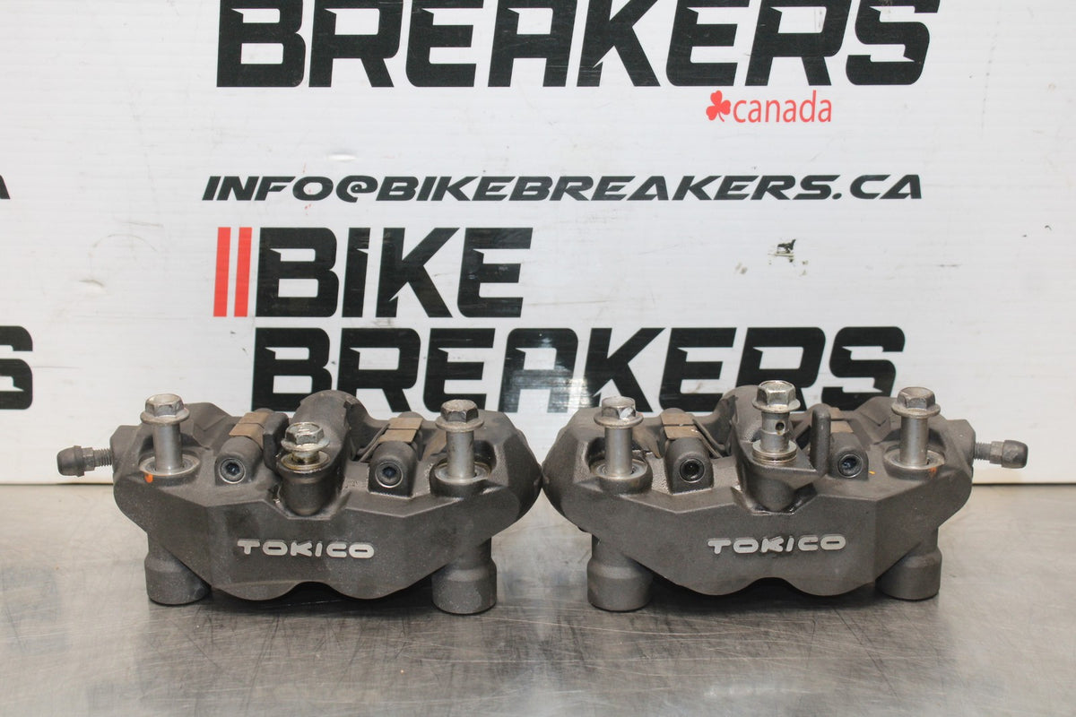 08-10 SUZUKI GSXR 600 RIGHT LEFT FRONT BRAKE CALIPER SET PAIR CALIPERS BB835