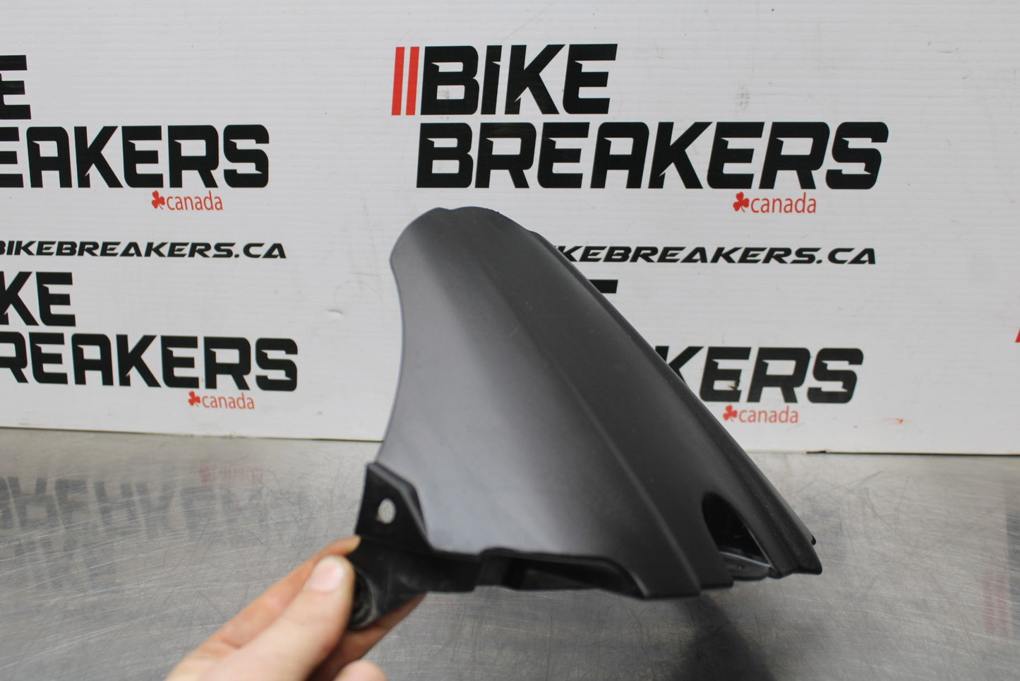 07 SUZUKI GSXR1000 REAR BACK WHEEL TIRE HUGGER FENDER BB770