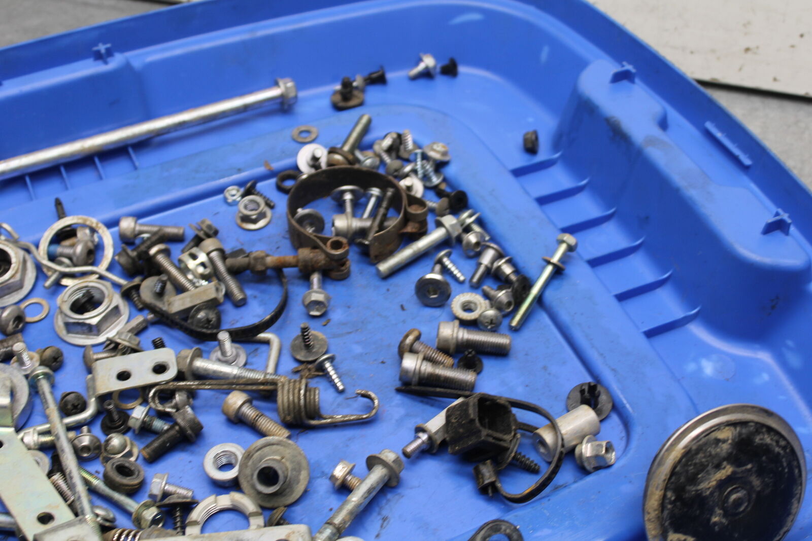 06-07 SUZUKI GSXR750 MOUNTING BOLTS HARDWARE MOTOR SCREWS BB670