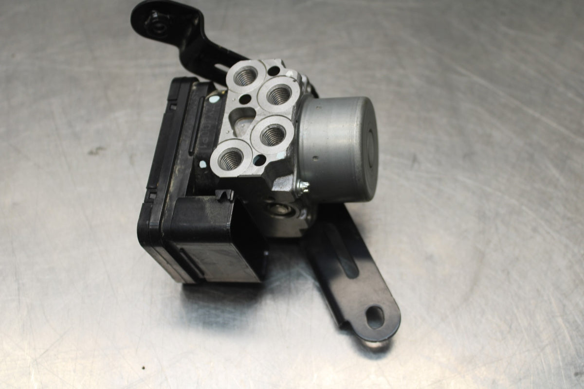 23-24 KAWASAKI ZX4R ZX 4RR ZX4 RR ABS PUMP UNIT MODULE BB827