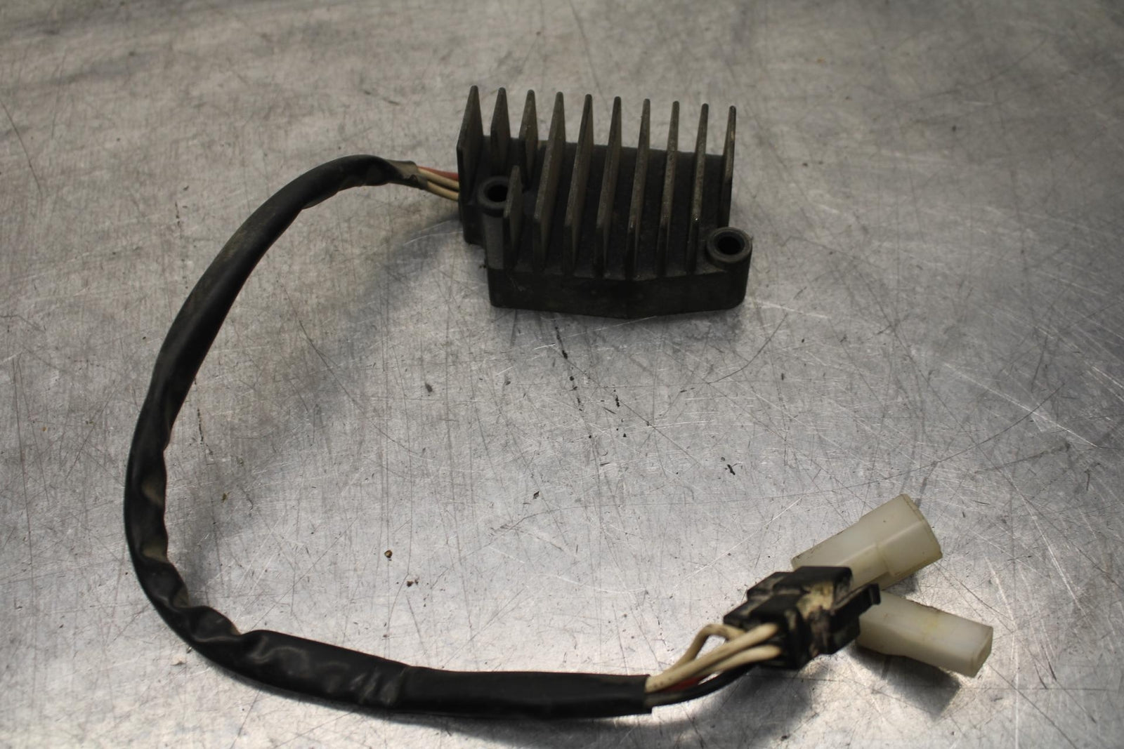 1998 Yamaha Vmax 1200 VMX1200 RECTIFIER VOLTAGE REGULATOR BB620
