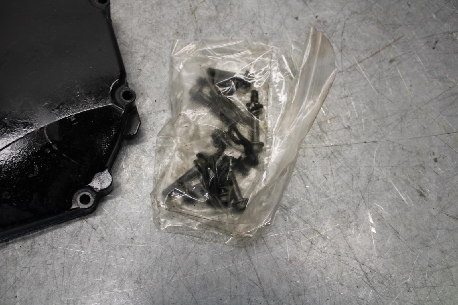 2001 Suzuki GSXR1000 CLUTCH SIDE ENGINE MOTOR COVER 11340-40F00 BB52