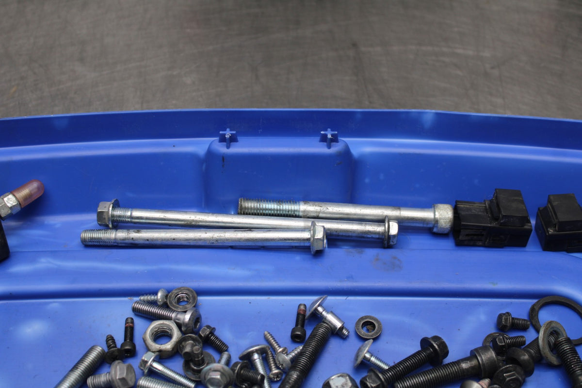 23 YAMAHA YZF R3 MOUNTING BOLTS HARDWARE MOTOR SCREWS BB806