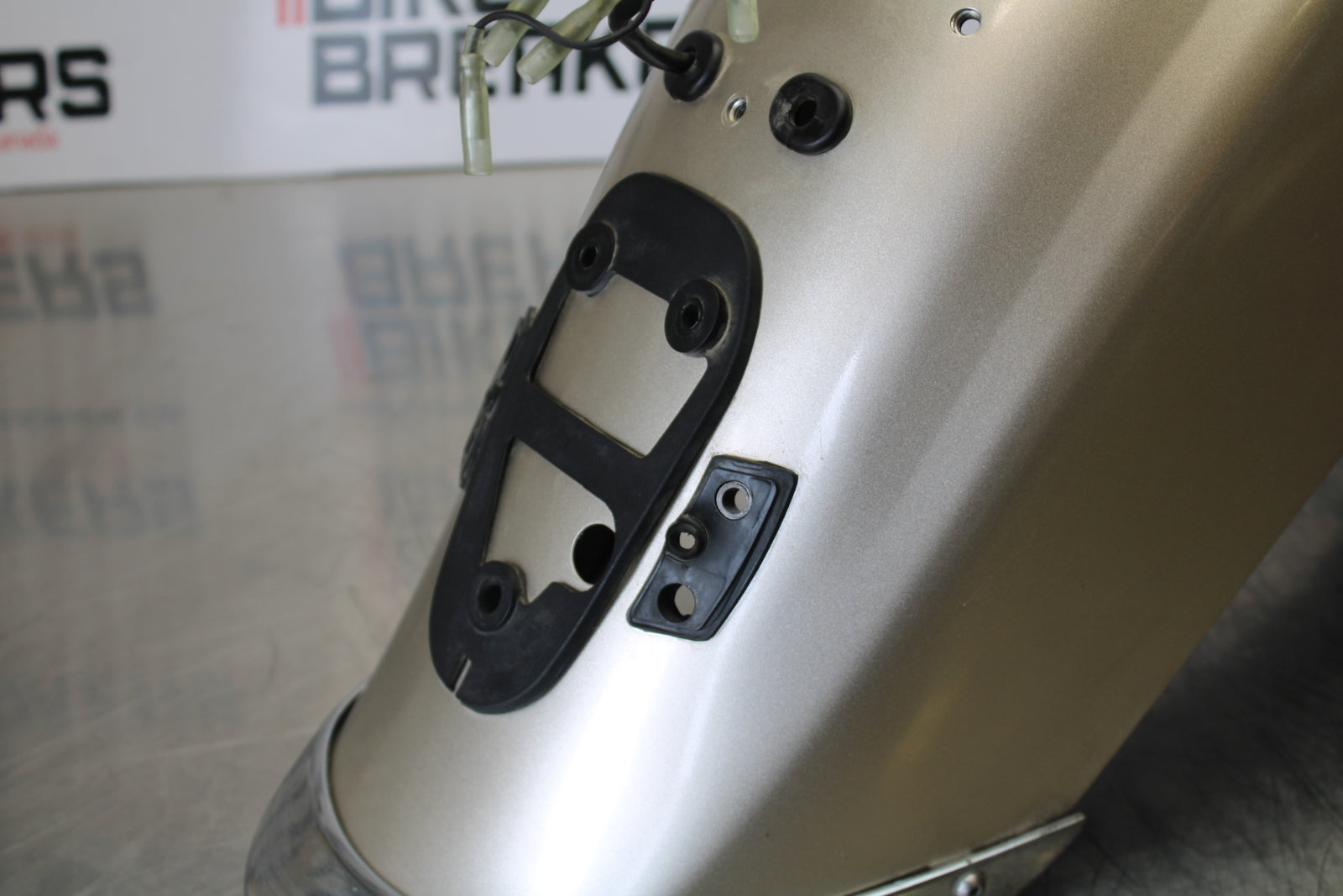 09 YAMAHA ROYAL STAR XVZ1300TF VENTURE REAR BACK WHEEL FENDER MUD GUARD BB151