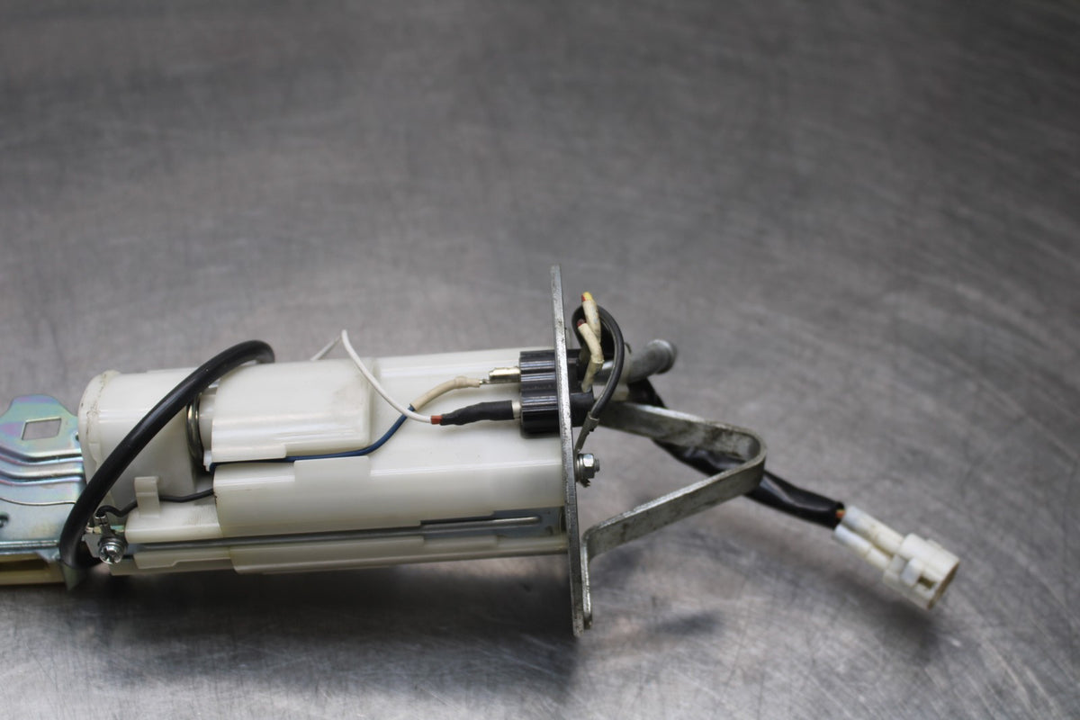 11-22 SUZUKI GSXR 600  FUEL PUMP GAS PETROL SENDER UNIT BB193