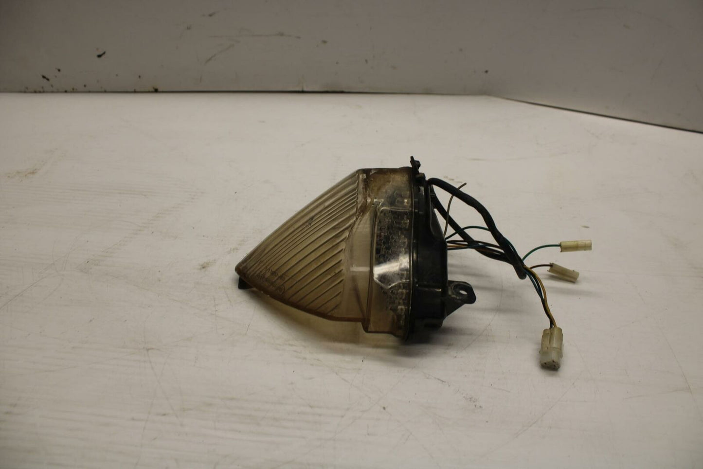 06 YAMAHA YZF R1 REAR TAIL TAILLIGHT BACK BRAKE LIGHT  BB282