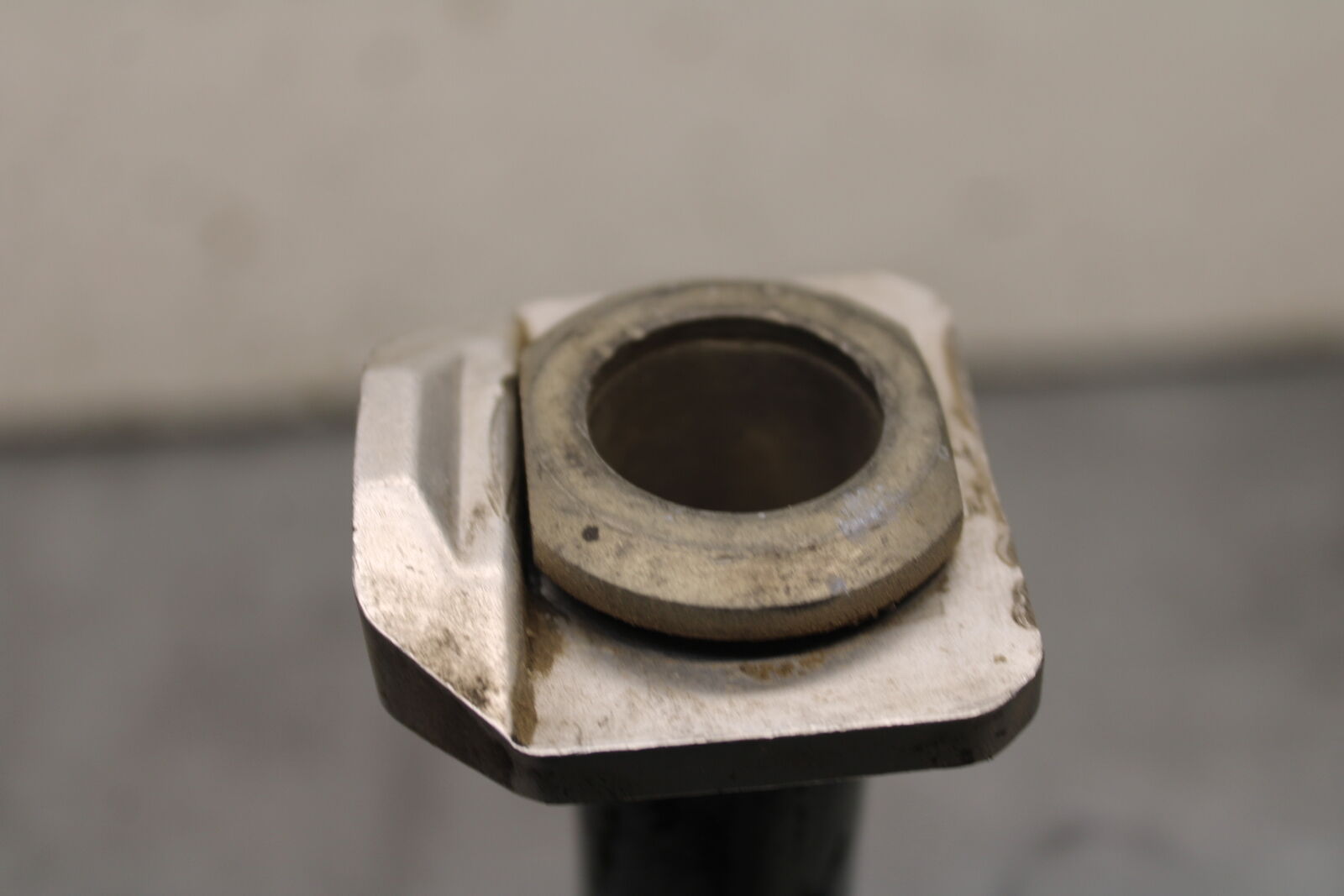 08-10 SUZUKI GSXR 600 REAR AXLE BACK WHEEL RIM PIVOT BOLT AXEL  BB721