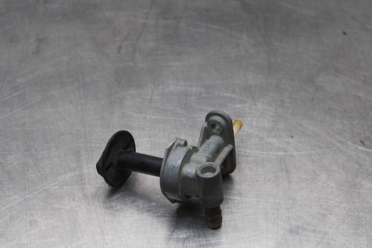98 KAWASAKI NINJA ZX6 FUEL GAS TANK PETCOCK SHUT ON OFF VALVE BB870