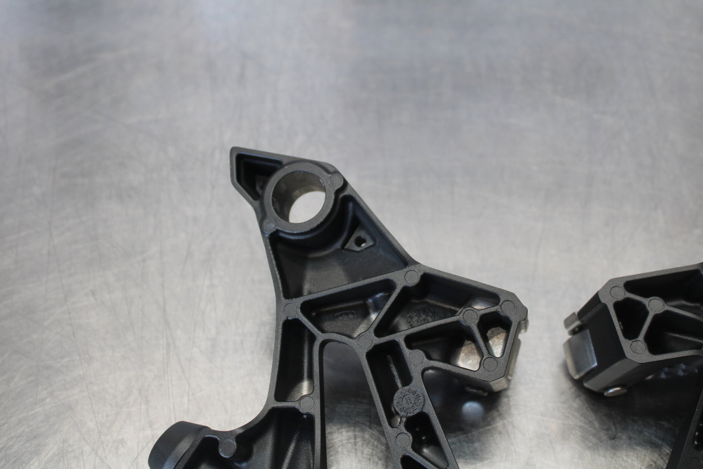 23-24 KAWASAKI NINJA ZX14R REAR BACK PASSENGER PEG SET PAIR BB169