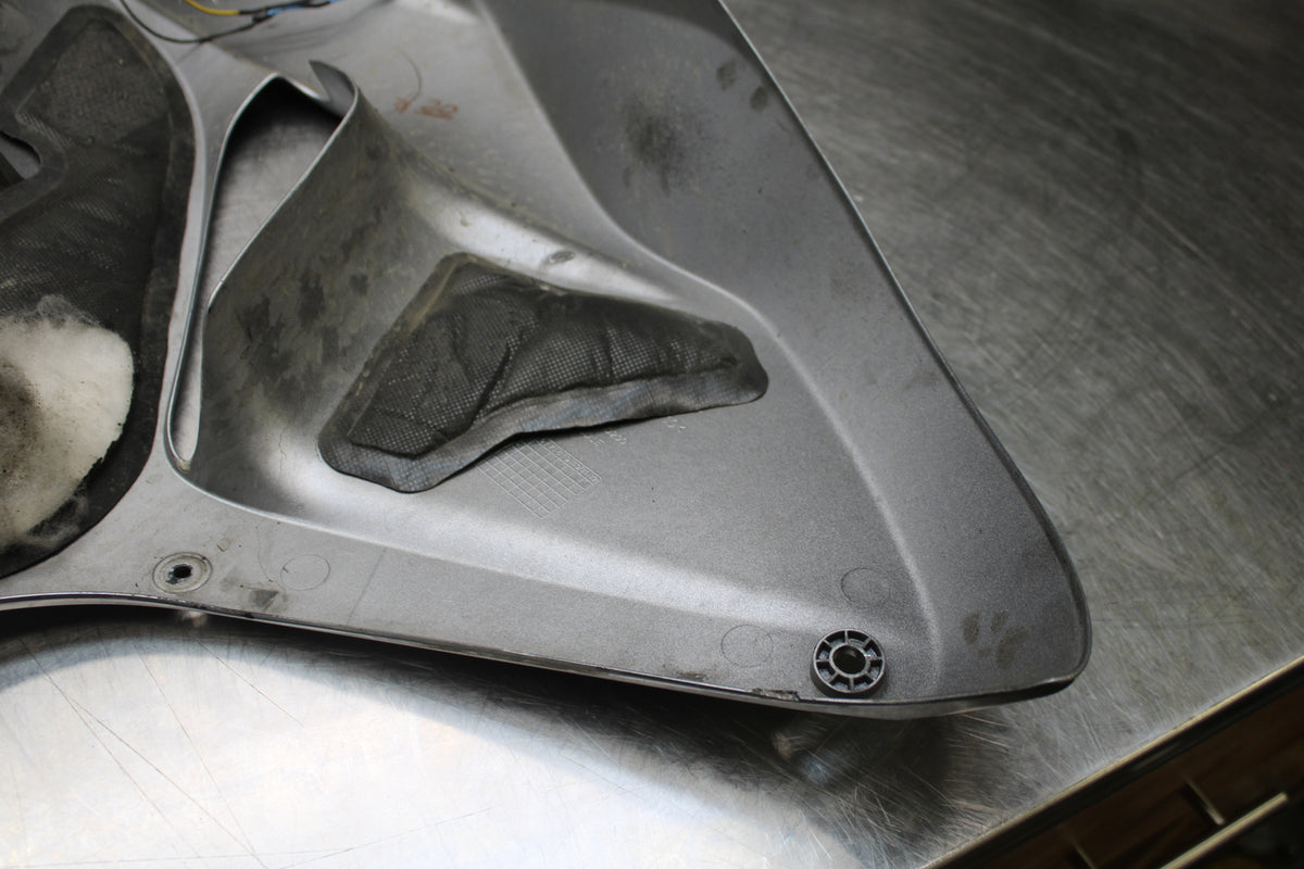 06-07 HONDA CBR1000RR RIGHT MID UPPER SIDE FAIRING COWL  BB166