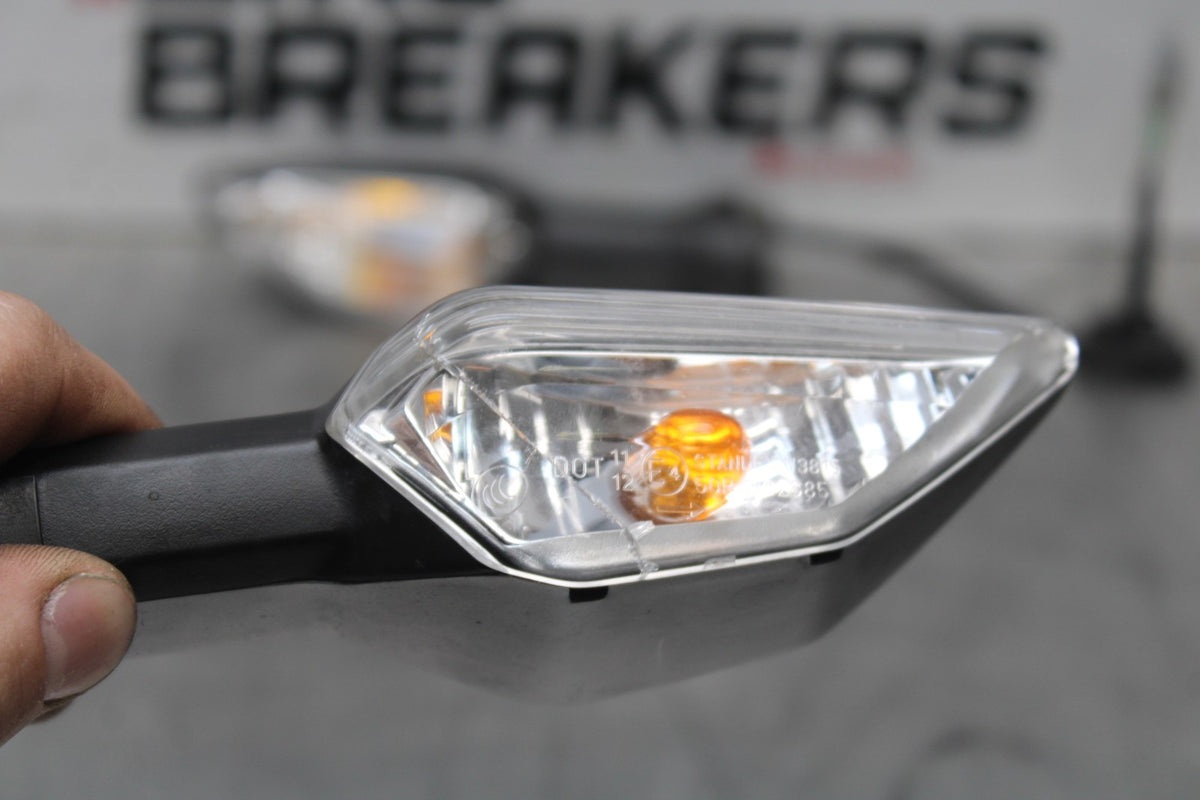 18-26 KAWASAKI Z400 FRONT LEFT RIGHT TURN SIGNALS LIGHT INDICATORS BB852