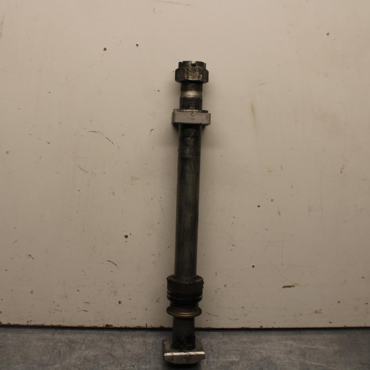 09-12 KAWASAKI NINJA ZX6R REAR AXLE BACK WHEEL RIM BOLT AXEL 41068-0035 BB617