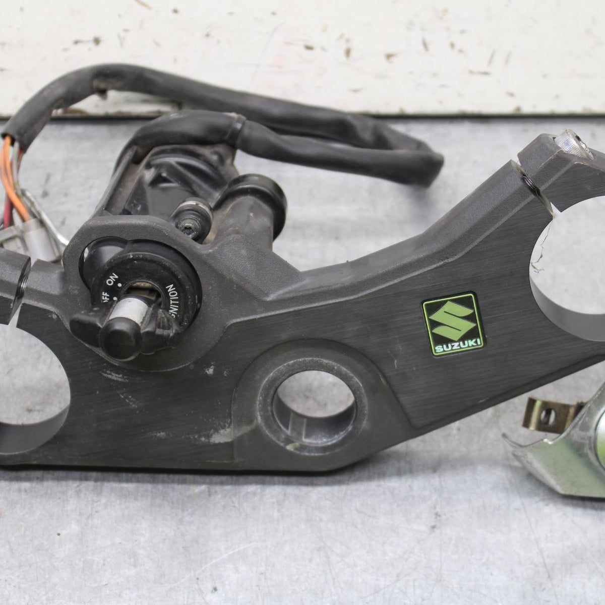 06-07 SUZUKI GSXR750 IGNITION LOCK KEY SET W/ SEAT LOCK AND TOP CLAMP BB645
