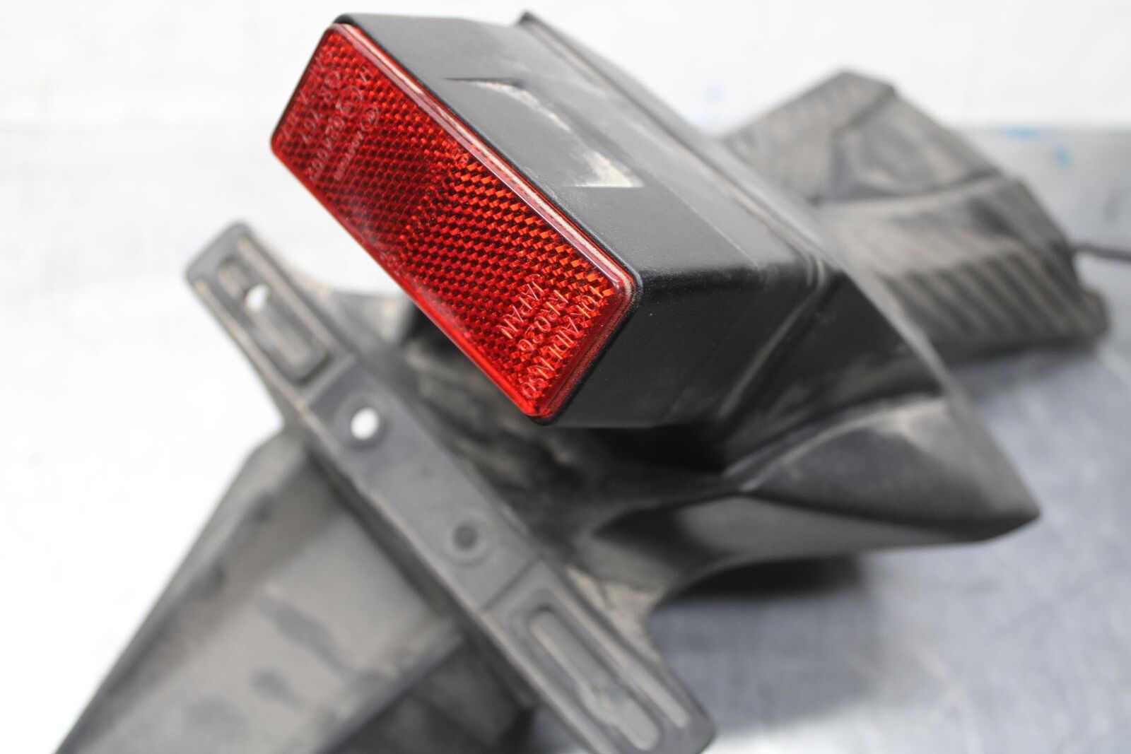 2015 Suzuki GSXR750 LICENSE PLATE LIGHT BB595