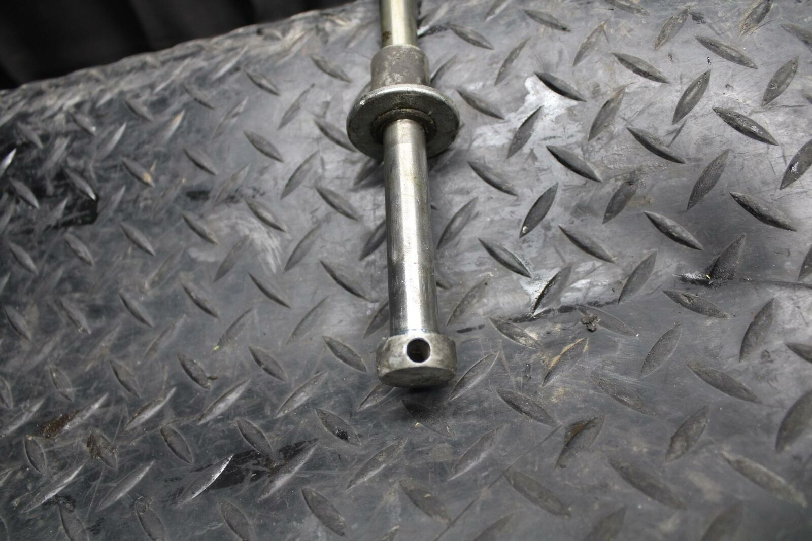 86 SUZUKI GS750ES FRONT WHEEL RIM AXLE PIVOT BOLT BB233
