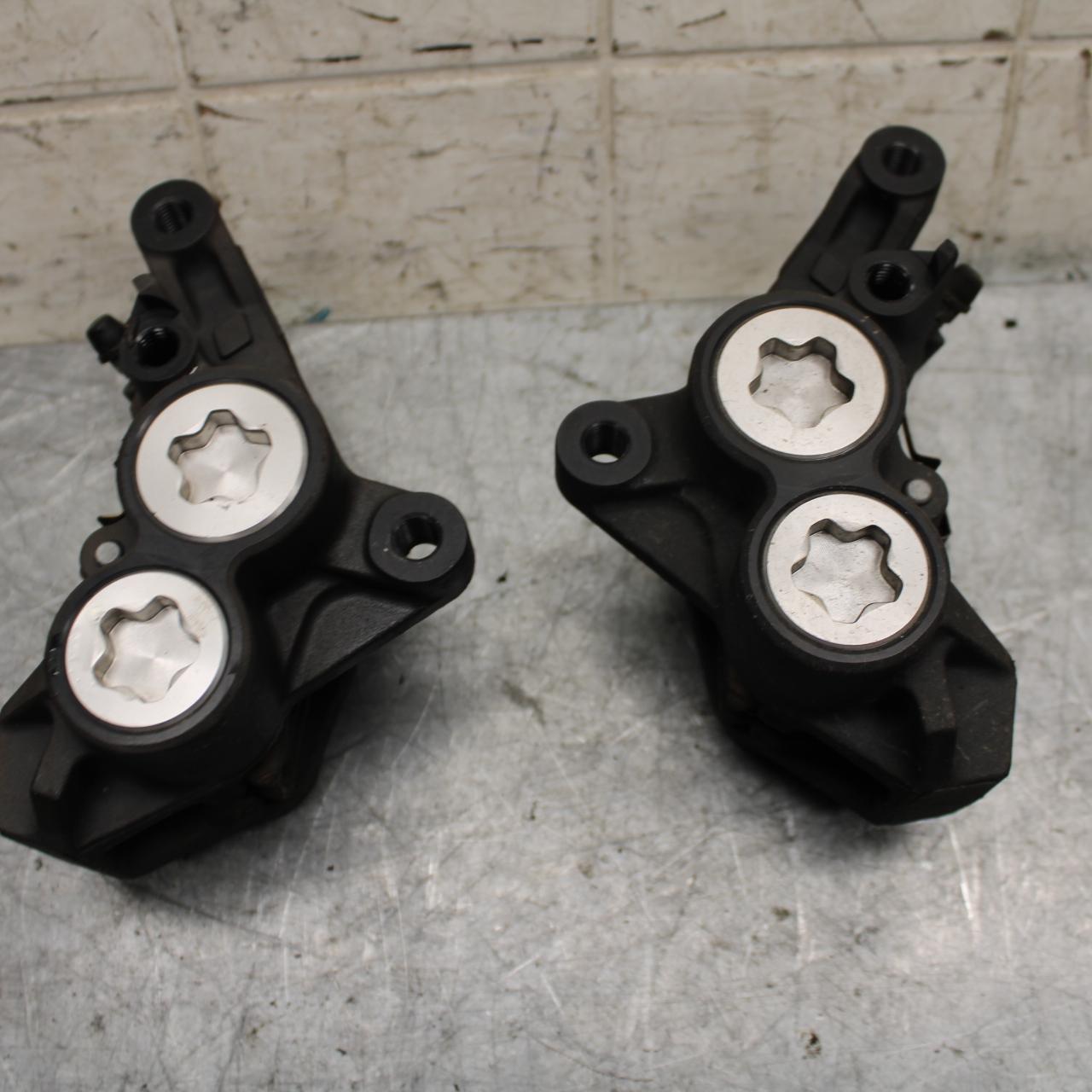 2015 Yamaha FZ07 RIGHT LEFT FRONT BRAKE CALIPER SET PAIR CALIPERS BB531