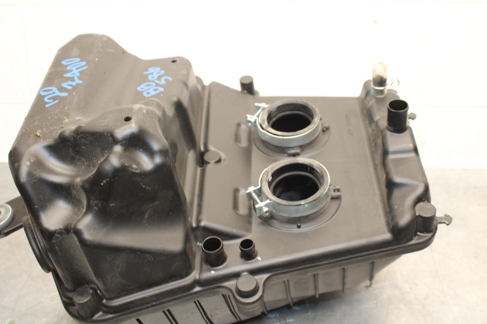 19-22 KAWASAKI Z400 AIRBOX AIR INTAKE FILTER BOX BB586