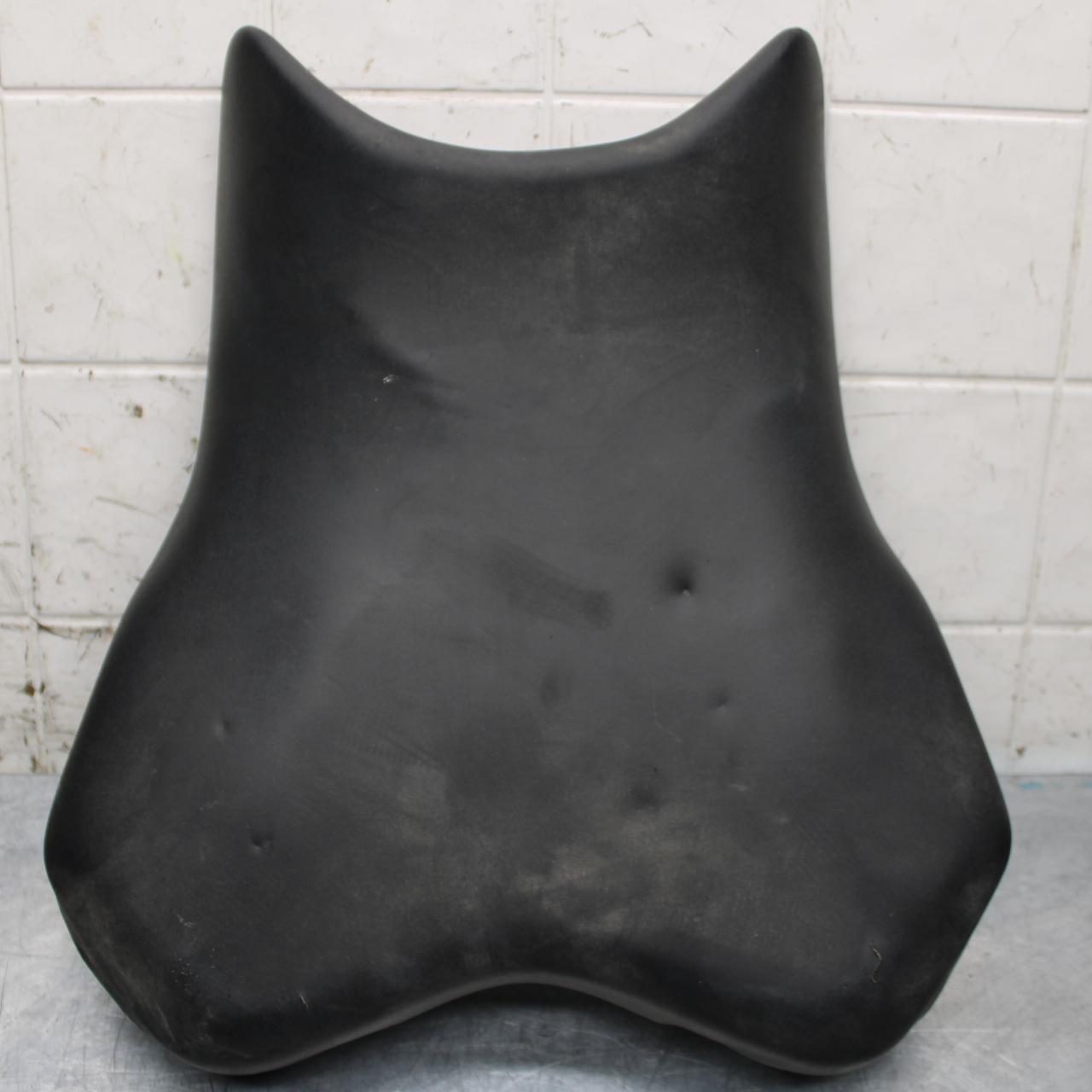 2006 Yamaha YZF R6 FRONT DRIVERS SEAT PAD SADDLE PILLION 2C0-24710-00-00 BB560