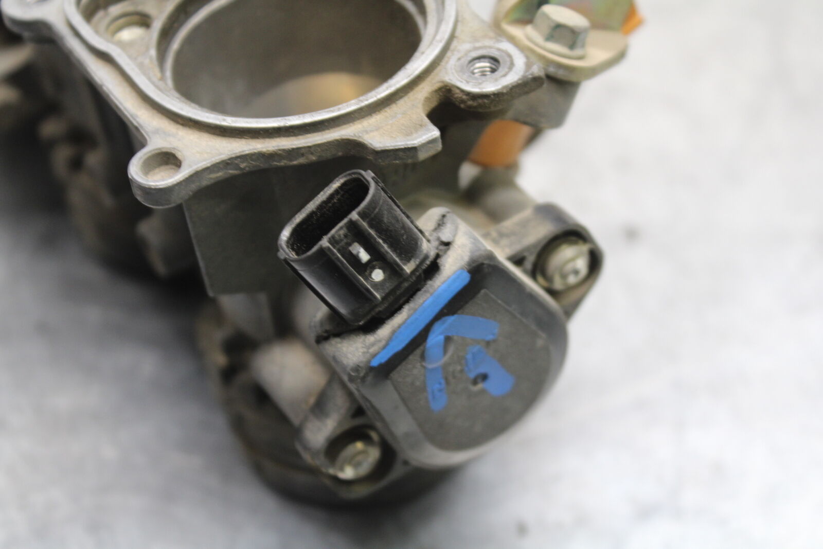 05-06 HONDA CBR600RR MAIN FUEL INJECTORS / THROTTLE BODIES BB739