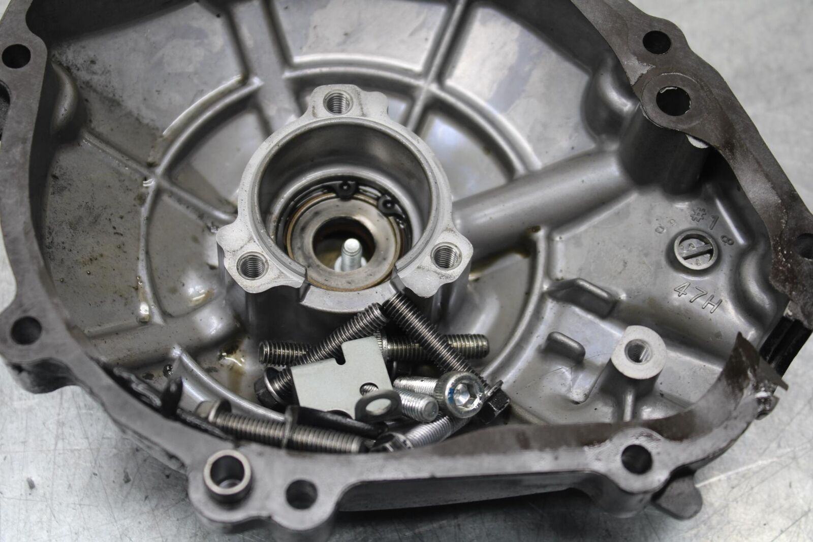 2011 Suzuki GSXR1000 STATOR MAGNETO ALTERNATOR GENERATOR COVER 11351-47H00 BB96