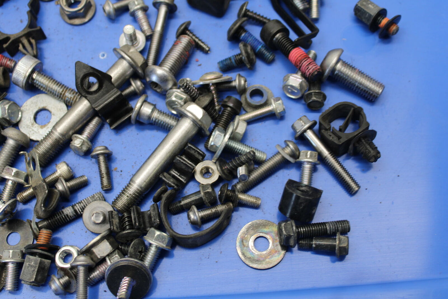 16 KAWASAKI NINJA ZX10R MISCELLANEOUS MOUNTING BOLTS HARDWARE MOTOR  BB650